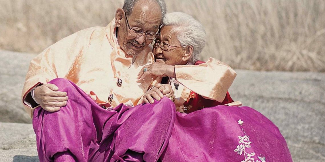 ‘Mình Ơi, Xin Đừng Qua Sông’ –  thổn thức một tình yêu trải dài 76 năm