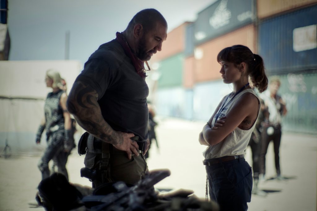Dave Bautista và Ella Purnell trong Army of the Dead