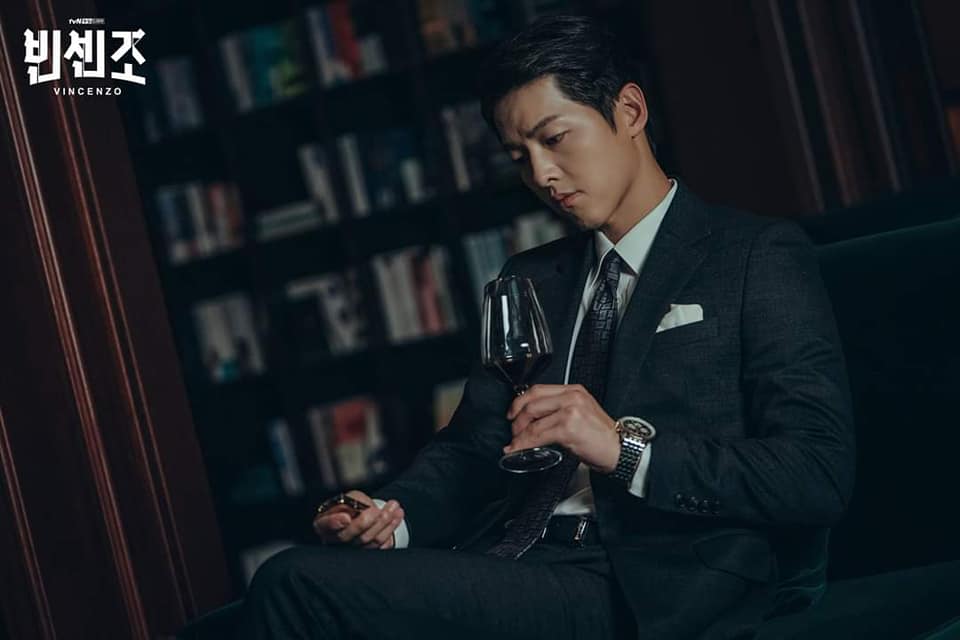 Song Joong Ki đảm nhận vai Park Joo Hyung/ Vincenzo Cassano