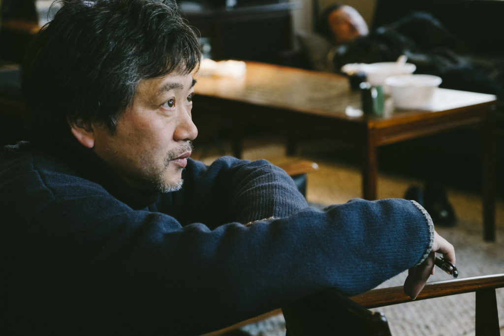 Đạo diễn Hirokazu Koreeda là người chỉ đạo bộ phim Baby Box Broker