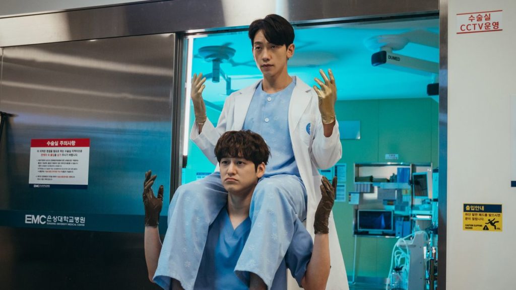 Ghost Doctor là một bộ phim Hàn Quốc 2022, đề tài y khoa giả tưởng