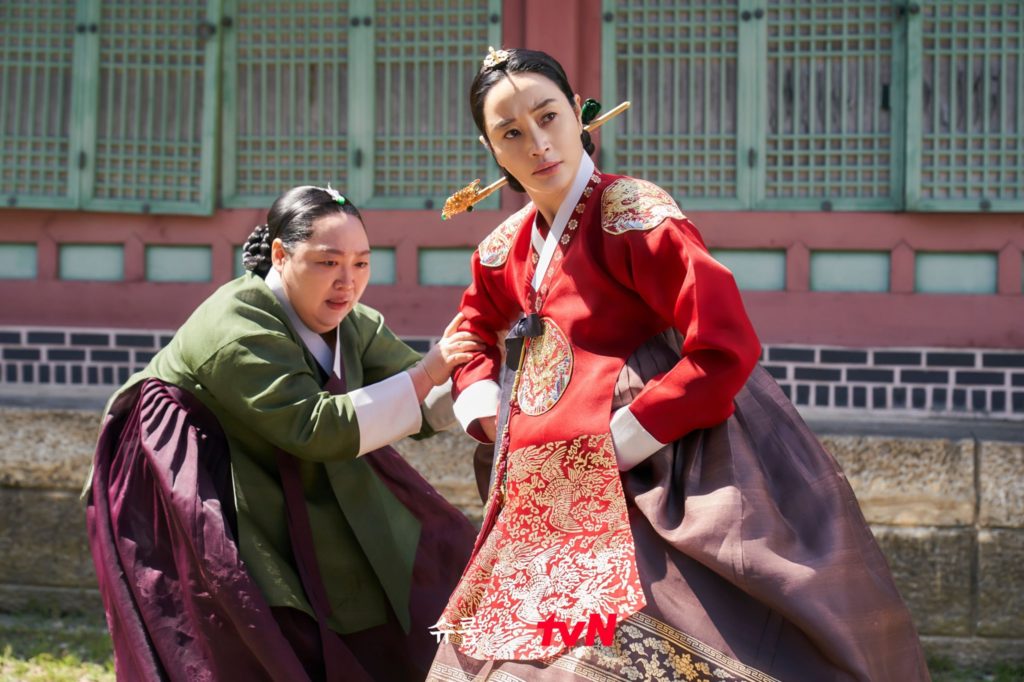 Kim Hye Soo trong Under the Queen's Umbrella