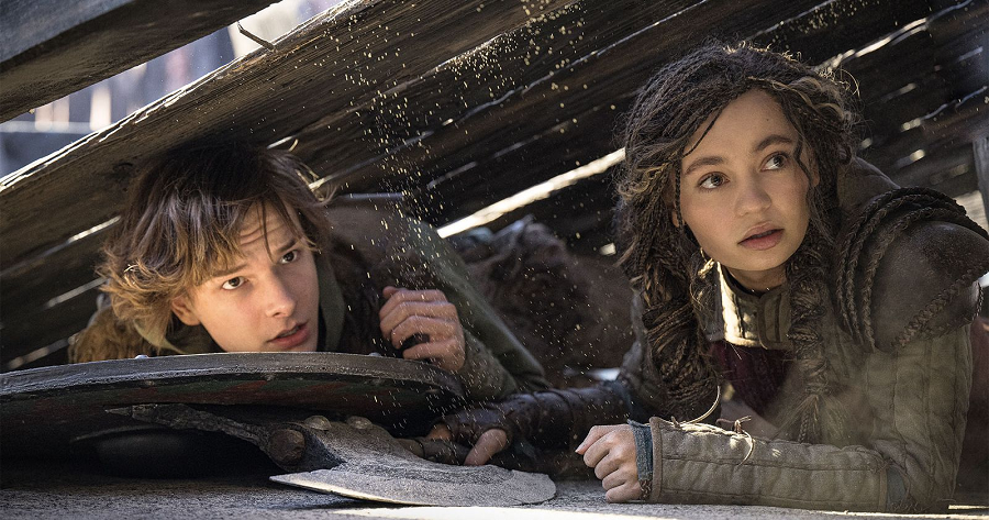 Mason Thames và Nico Paker trong How to train your dragon live-action